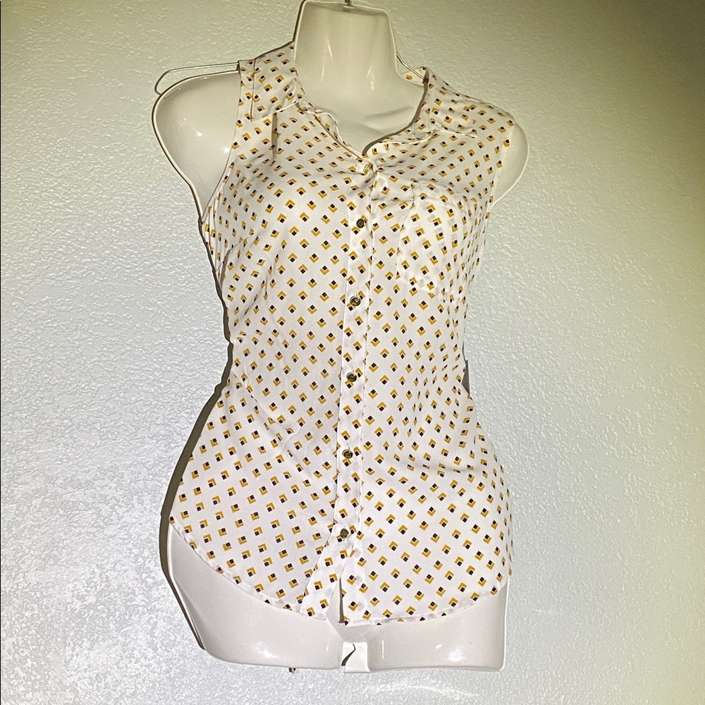 Liz Claiborne Chic White and Gold Polka Dot Sleeveless Blouse